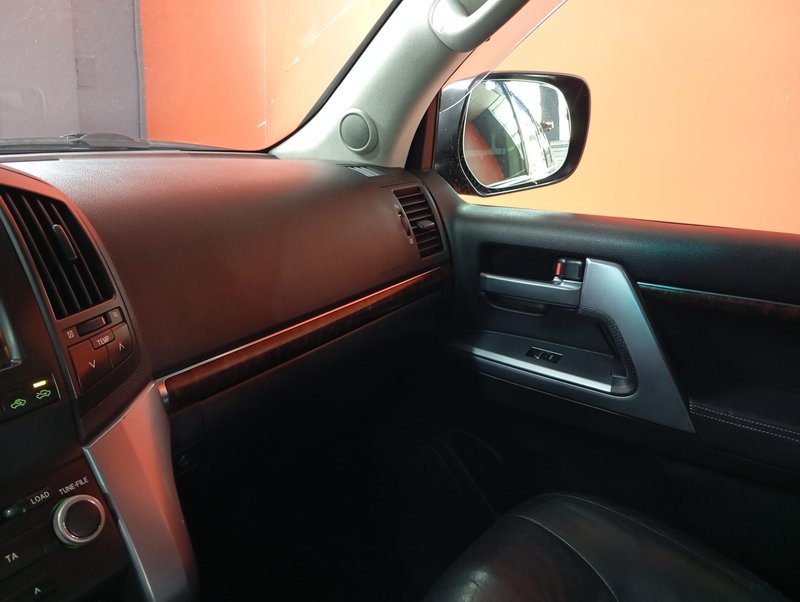 Land Cruiser, 200 Series