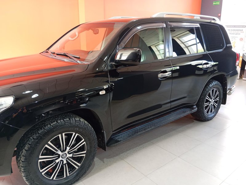 Land Cruiser, 200 Series