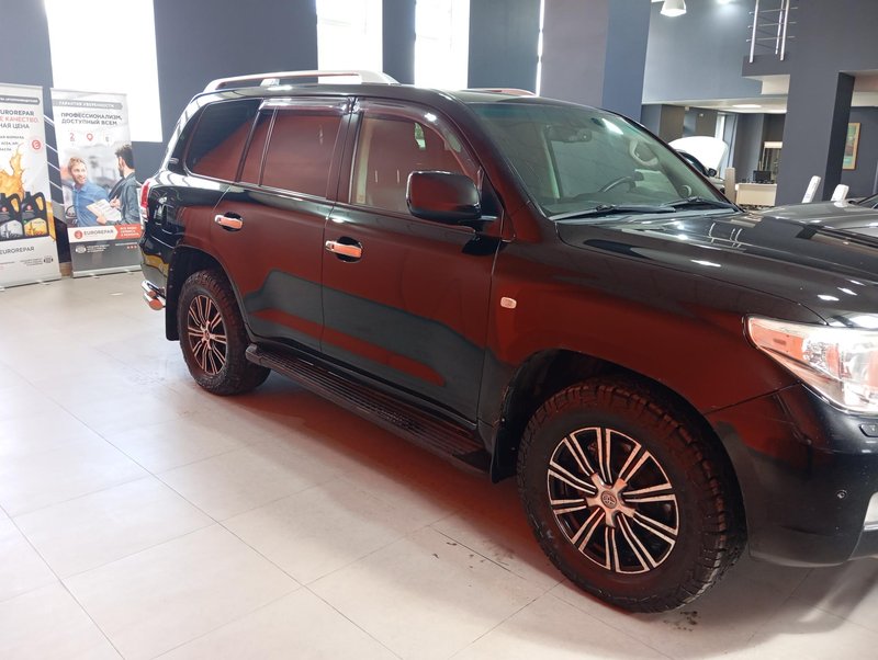Land Cruiser, 200 Series