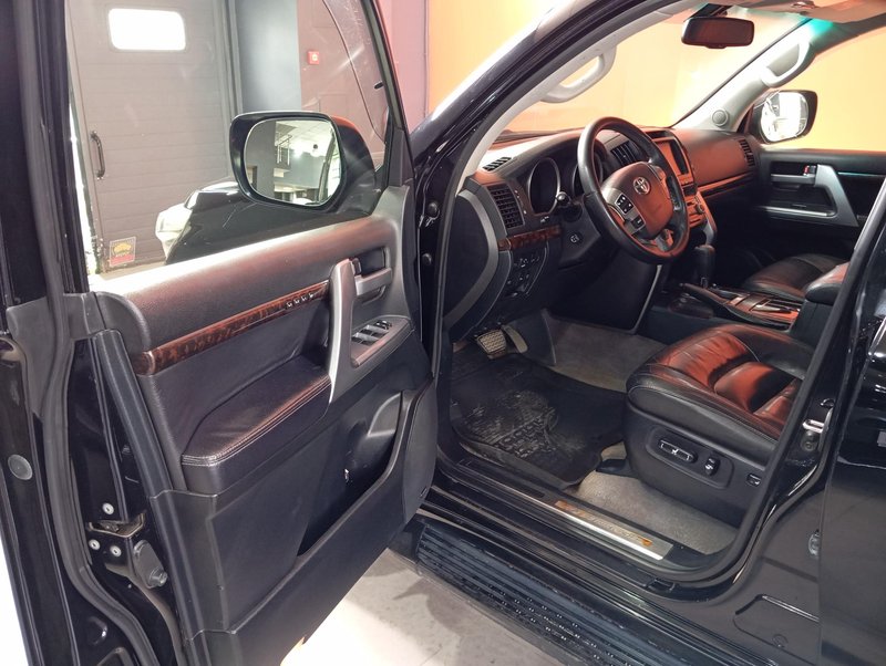 Land Cruiser, 200 Series