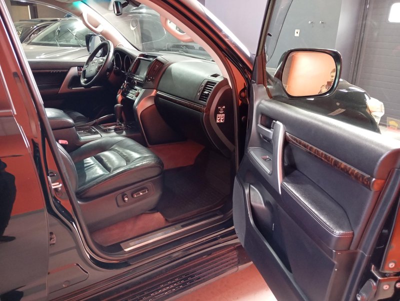 Land Cruiser, 200 Series