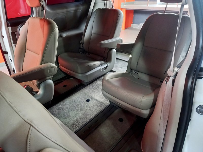 Kia, Carnival, III, 2.2d AT (202 л.с.),