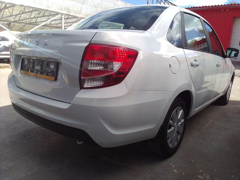 Lada (ВАЗ), Granta, I Рестайлинг, 1.6 MT (90 л.с.),