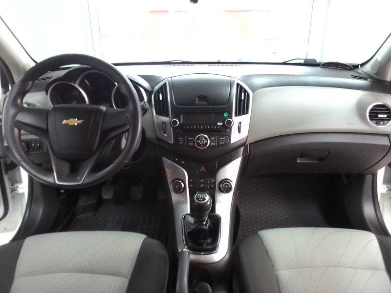 Chevrolet, Cruze, I Рестайлинг, 1.6 MT (109 л.с.),