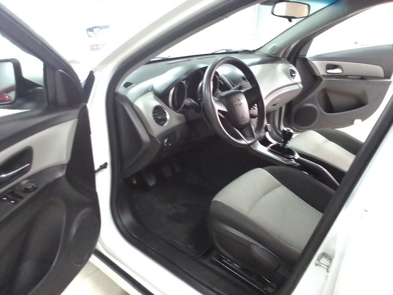 Chevrolet, Cruze, I Рестайлинг, 1.6 MT (109 л.с.),