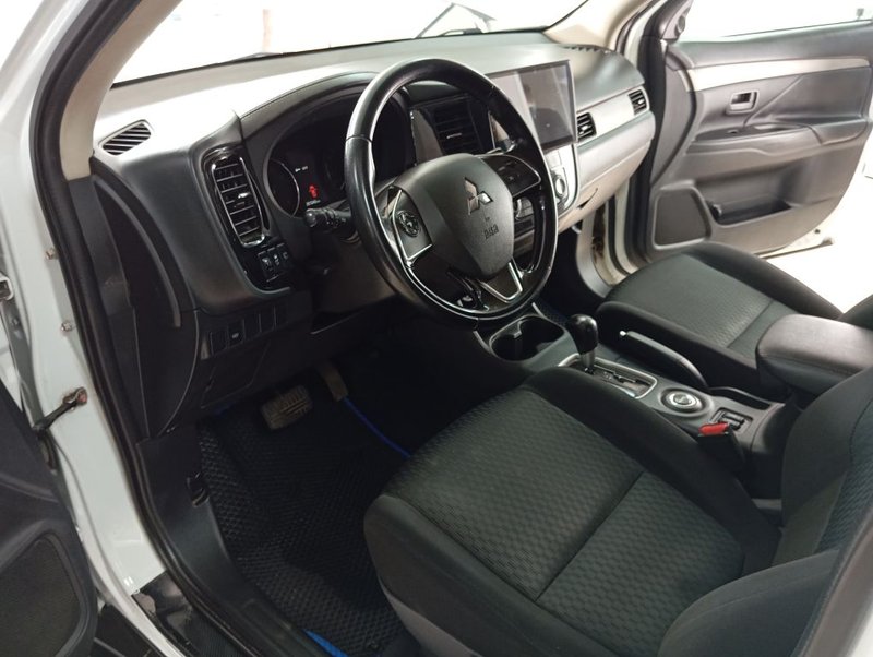 Mitsubishi, Outlander, III Рестайлинг, 2.0 CVT (146 л.с.) 4WD,