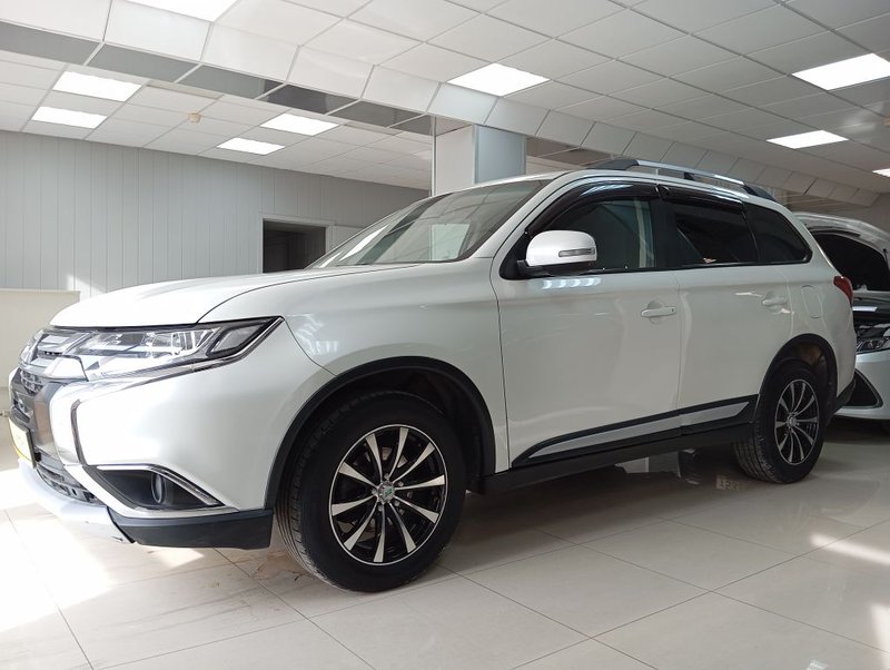 Mitsubishi, Outlander, III Рестайлинг, 2.0 CVT (146 л.с.) 4WD,