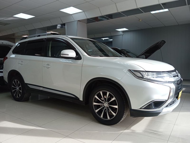 Mitsubishi, Outlander, III Рестайлинг, 2.0 CVT (146 л.с.) 4WD,